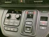 先進のナビゲーションシステムとオーディオを搭載。目的地設定も音楽再生もスムーズに行えます。充実したエンターテインメントで、ドライブをさらに楽しめます。