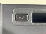 【パワーバックドア】スマートキーや運転席のボタンを押すだけでリアゲートが自動で開閉します!荷物を持っている時や、高い位置にあるバックドアを閉める際に便利な機能です♪