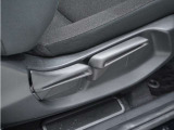 ◆シートハイトアジャスター◆運転席を上下に高さ調節ができます!運転ポジションを体格に合わせてシート調整できます。