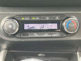 オートエアコンは、気温を設定すれば自動調整。車内をいつでも快適空間にしてくれます♪