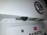 【バックカメラ】 対応モニターを装着することで、駐車時に車両後方の様子を見ることができます。