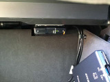 ドライブレコーダー本体はグローブボックス内に装着されています。