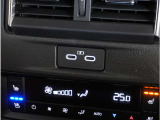 USBソケットも装備しており、スマホ充電に助かります。