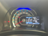 視認性の高いメーター類は、運転に必要な情報を一目で確認でき、デジタル表示も採用することで、洗練された印象を与えます。運転に集中できます。