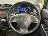 【純正革巻きステアリング】上質な革を使用することで、手にしっかり馴染みとても運転しやすいハンドルです♪