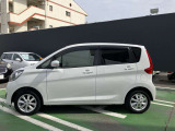 ◆車線逸脱警報◆運転者が意図せず走行車線から逸脱しそうなとき、警報とメーター内の『車線逸脱警報』を点滅して、注意を促してくれます。
