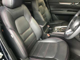 マツダ車のシートは人間工学に基づき設計されています。人の骨盤を支える様にシート内部の素材を研究し開発されていますのでロングドライブでも疲労を感じにくいのが特徴です☆