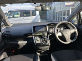 【運転席・インパネまわり】ハンドル・シート・フロアーなど隅々までプロによるクリーニング済み☆彡キレイな車内でドライブが一層快適にお楽しみいただけます!!