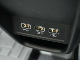 ◆USBチャージャー◆使いやすい場所に装備されています。