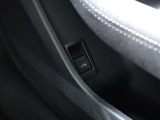 運転席からでも電動テールゲートの操作が可能です。