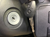 【キーレス】少し離れた場所からでもボタン一つでドアの開錠・施錠ができるのでとっても便利!ドアの鍵穴周りに傷をつけることもありません♪