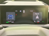 必要な情報を分かりやすく表示するメーター。視認性の高いデザインで、安全運転をサポートします。