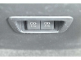 充電用USB端子付き。スマートフォンなどの充電に便利です。