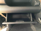 よく使うものが手を伸ばせばすぐ届く、機能面で充実した収納。