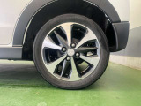 アルミホイールだけでも車のイメージがかなり変わりますね。