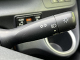 視認性の高い操作レバーで、安全な走行をサポート。直感的な操作で、スムーズな車線変更を可能にします。