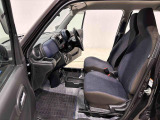 さまざまな体格の方が快適に運転できるよう配慮したシートと、操作性を考慮したステアリングホイール、ペダル、シフトレバーは、楽な運転姿勢と適切な操作性の確保により疲労を低減します。