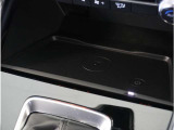 【ワイヤレス充電】ワイヤレス充電Qi規格に対応したスマートフォンなどの携帯機器を充電できます。