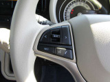 ハンドルにはオーディオの操作スイッチが搭載されています。運転中も目線を逸らさずに操作できるため、運転に集中することができて安全なのです♪