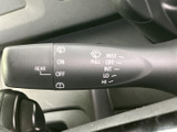 雨天時や視界が悪い時の運転をサポート。操作も簡単で、安心して運転に集中できます。