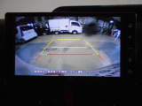 9インチディスプレイオーディオが装着されております。TVや動画の視聴、および主に後進時に車両装着のカメラの映像が表示されます。なお、ナビゲーションの機能はございません。