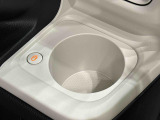 (前席/掘り込み式)ホットカップホルダー☆保温付で温活が車内でも実現♪600mlのペットボトルまで対応しておりスイッチ1つで温かい飲み物は保温を、冷たい飲み物は常温にしてくれます