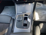 iDraiveコントローラーやシフト周りは、BMWならではの質感と使いやすさを実現