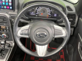 【純正革巻きステアリング】上質な革を使用することで、手にしっかり馴染みとても運転しやすいハンドルです♪