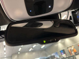 ルームミラーは防眩機能を備えております。