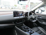 スッキリした運転席周り操作もしやすく各装置のコントロールができます。