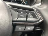 MRCC(マツダレーダークルーズコントロール)は先行車との車間を維持しながら追従走行を行い、長距離でのドライバー負担を軽減させてくれます。