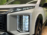 【LEDヘッドライト】悪天候や夜間走行時も良好な視界を確保し安心して運転できる高輝度LEDヘッドライトを装備!点灯速度が早く、消費電力も抑えられています。