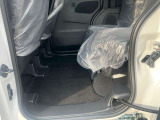 フロアマットも綺麗にクリーニングして納車しております!