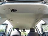 天井です。きれいにお使いいただいておりました。車内は禁煙でしたので、気になる嫌なニオイもご安心ください。