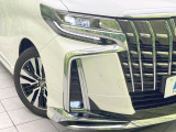 【シーケンシャルターンランプ付きLEDヘッドライト】人気の『流れるウィンカー』付きのLEDヘッドライトを装備♪高級感はもちろん、点灯時は存在感たっぷりで他車からも認識されやすく安心です。