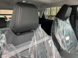 未使用車ですのでシートにはカバーもついております。