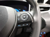 アダプティブクルーズコントロール機能付きです。走行中に先行車の様子を検知しながら、設定した車速の範囲内で先行車との距離のキープを支援します。詳細は販売店スタッフまでおたずねください。