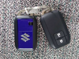 キーフリー(スマートエントリーシステム)鍵を取り出さずドアの施錠解錠・エンジン始動が可能です。