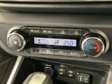 【オートエアコン】AUTOボタンを押してお好みの温度を設定!快適な室温でドライブをお楽しみいただけます♪