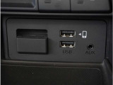【USB接続】USB接続も可能です。スマートフォンと連動して音楽も再生可能です。