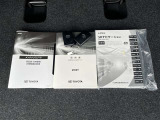キーを取り出さずにドアを施錠&解錠。クルマの始動も可能です。  メンテナンスノート、各取扱説明書。