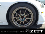 右前タイヤとホイールです。タイヤサイズは235/45R17です。