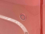 車の四隅にセンサーを施し死角になりやすい左右前後方向の障害物を感知することで、縦列駐車や車庫入れをサポートするコーナーセンサーが付いてます