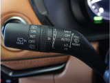 【オートワイパー機能】レバーをAUTOの位置にしているとき、レインセンサーが雨を感知すると、雨量に応じて、ワイパーが自動で作動します。
