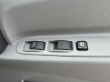 運転席の窓操作スイッチです。