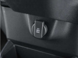 ◆12V電源ソケット◆スマートフォンの充電等にも便利な電源ソケット!使いやすい場所に装備されています。