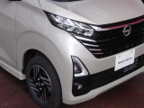 LEDヘッドライト&シグネチャーLEDポジションランプ、そしてLEDフォグランプ搭載!ハイビームアシストとインテリジェントオートライトシステムも装備し、夜間も明るく安全なドライブをアシストします。