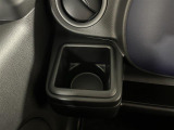 便利なドリンクホルダー付き!