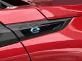 『e』はフルEVモデルの証です