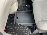助手席アンダーBOX